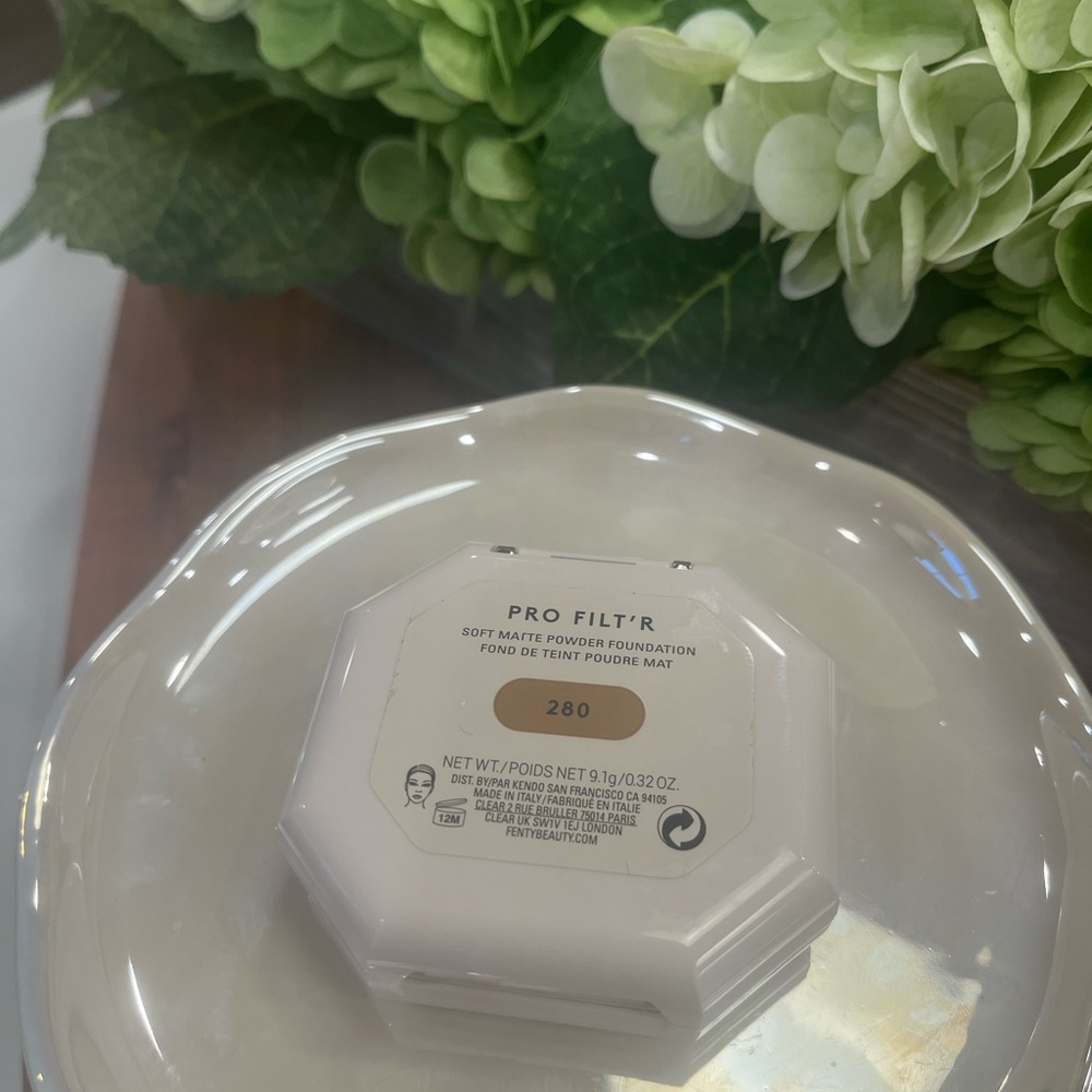 Fenty Beauty Pro Filt'r Powder Foundation in Shade 280